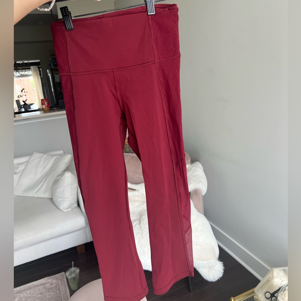 Lululemon curved hem capri with mesh detail on sides size 4